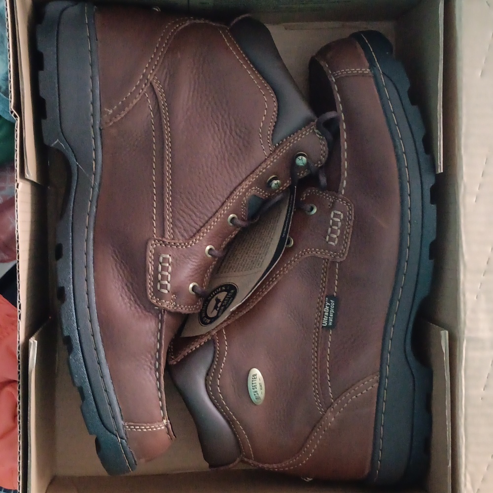Redwing  Irish Setter size 14 brand new